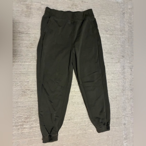 Lululemon Relaxed High-Rise Jogger in
Carob Brown - Picture 7 of 10